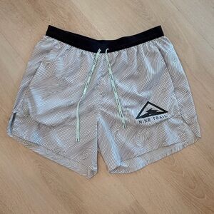 Like new! Nike Dri-Fit running trail shorts 5”